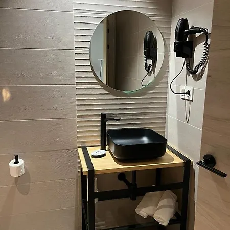 Imi & Hotel 4*